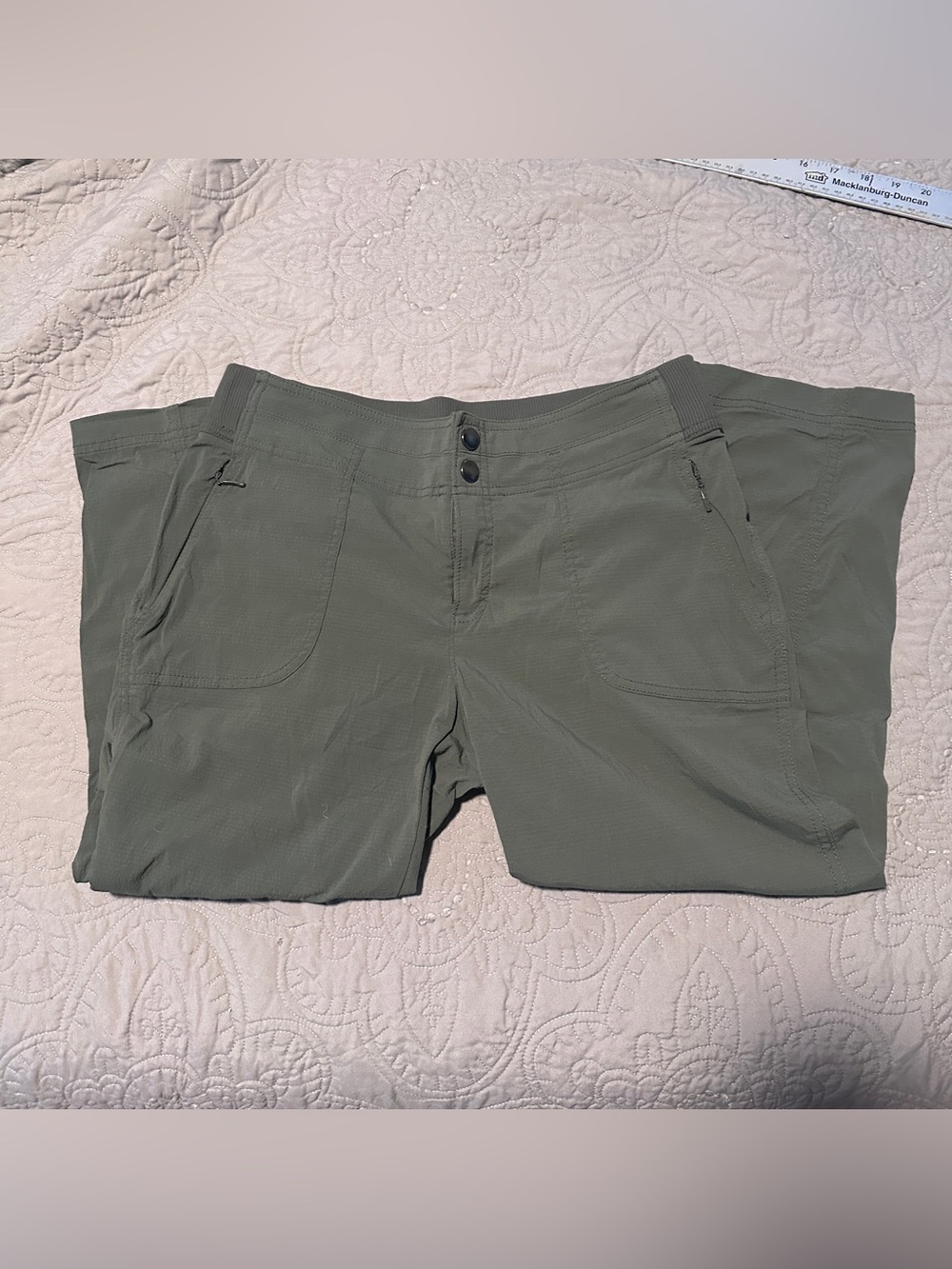 Athleta green sporty pants size 8